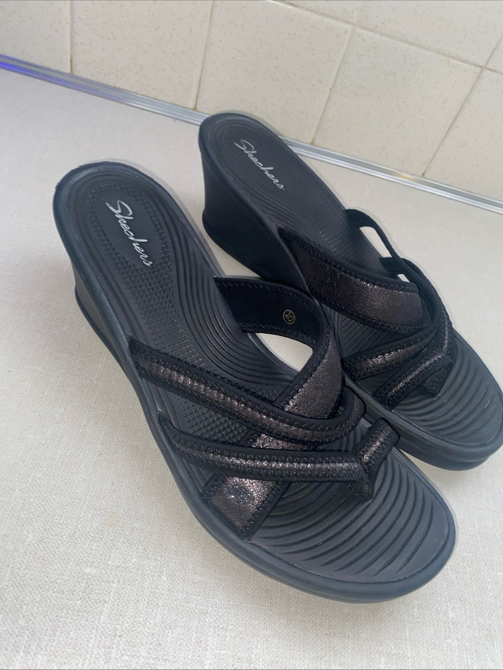 Skechers Women's Rumblers Happy Dayz Black Wedge Sandals Size 10